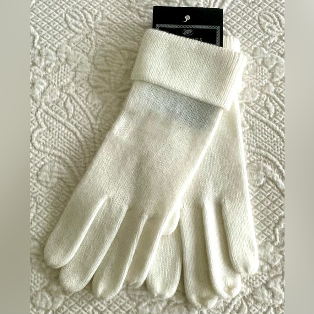 Ladies Pair of Hand Gloves